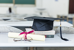 春招“黄金档”来袭：应届生看重落户政策 有企业招聘人数增五成